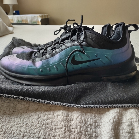 Nike Air Max Axis Premium Throwback Future - Picture 2 of 4